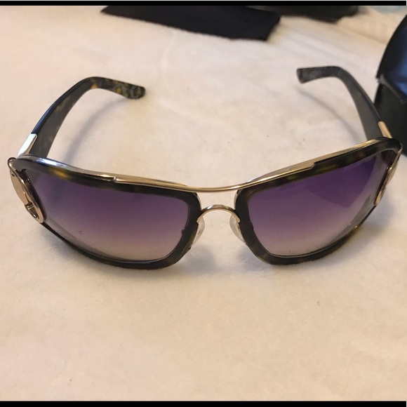 Gucci brown tortoise and gold EUC Sunglasses!